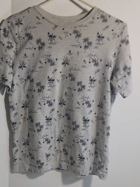 Simply Styled Light Gray Tee with Navy Tropical Print